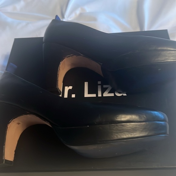 Dr Liza black pumps 3.75 inch very comfortable platform. - Picture 3 of 5